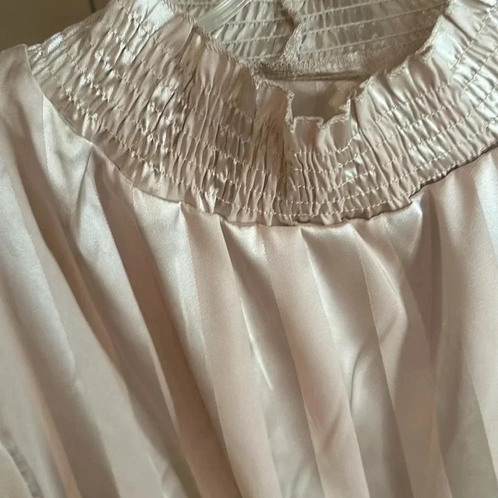 Monochrome satiny stripe blouse w fathered sleeves and mock neck. - Picture 3 of 3